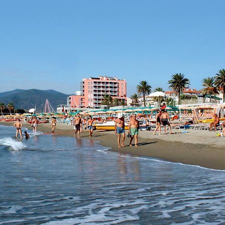 Appartamenti Lungomare Савона Екстериор снимка